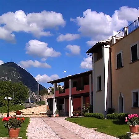Il Borgo Del Fattore פוליניו